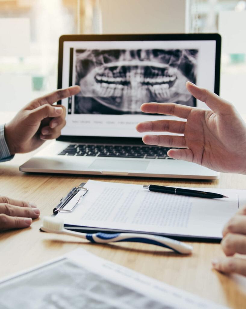 Dentists are discussing dental problems at report x-ray